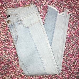 Frayed, light-wash American Eagle skinny jeans!